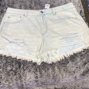 ripped jean shorts never worn
